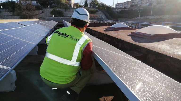 Inelsa lleva su instalación fotovoltaica a 21 colegios de Alicante
